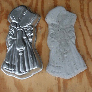 Craft: Decorative Cake Pan Stepping Stones