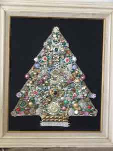 RE: Costume Jewelry Christmas Wall Hanging 