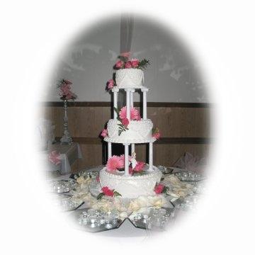  would not need styrofoam on the bottom layer of a 3 tiered wedding cake