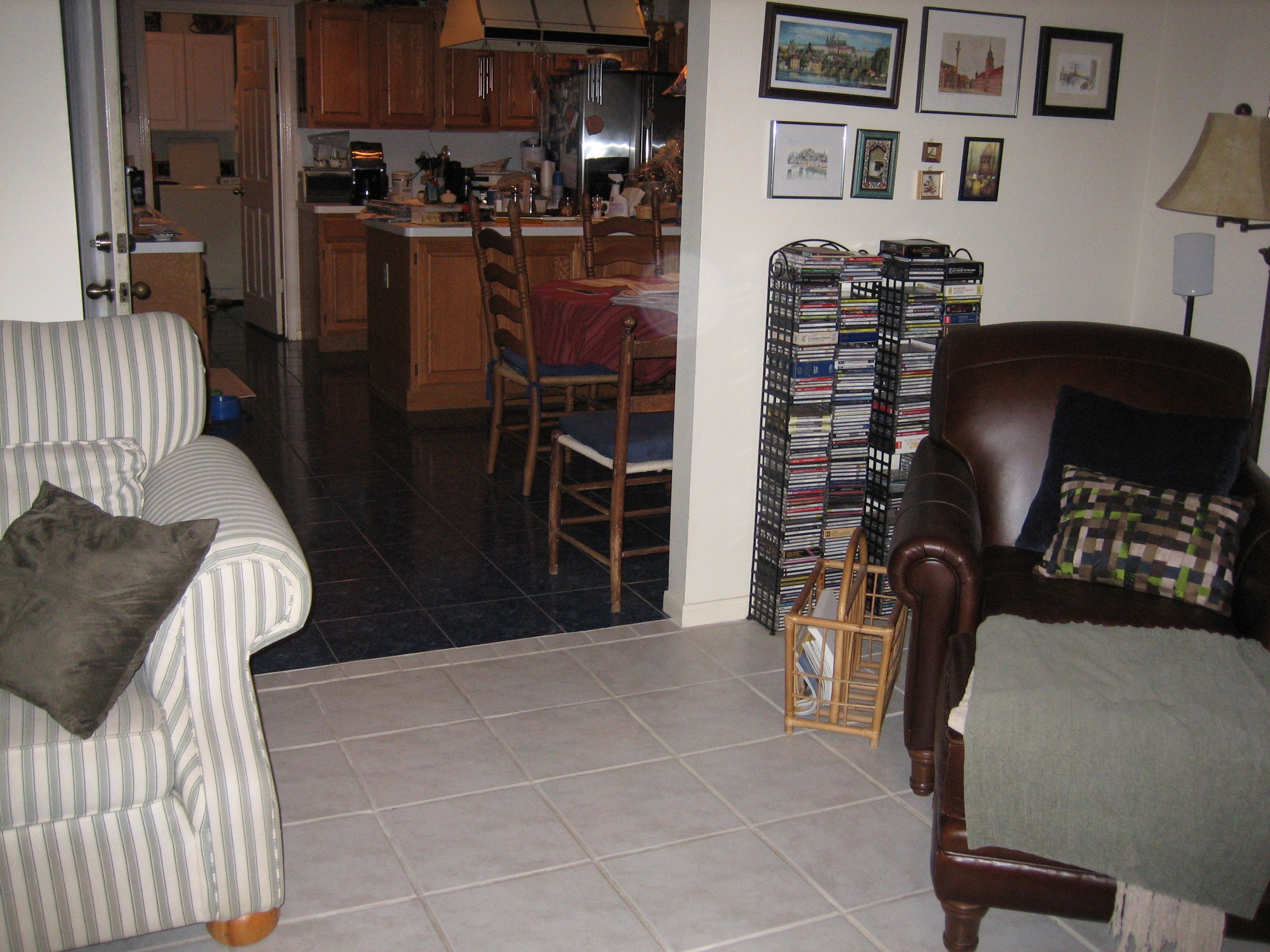 RE: Decorating Around blue tile floor