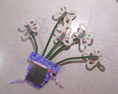 Photo of step 4 of Flower Pot Note Holder Craft