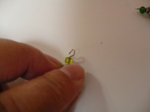 wire hook after bending loop in headpin wire