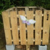 Compost bin made from pallets with door shut (no roof)