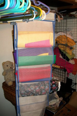 Hanging shoe holder with yarn