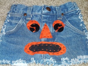 Pumpkin face on Halloween jean bag.
