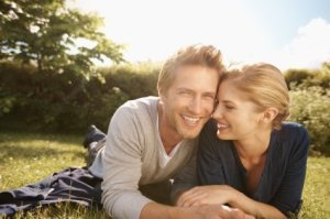 Cheap Date Ideas, Young Couple in the Park