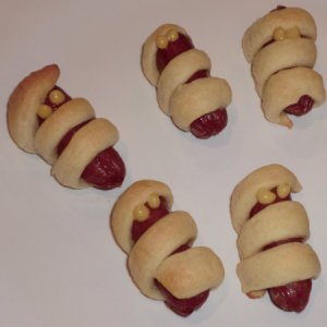 Baby mummy suasage appetizers.