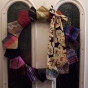 Neck tie Christmas wreath idea.
