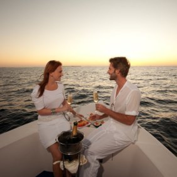 http://img.thrfun.com/img/008/021/eating_on_a_boat_l.jpg