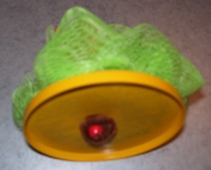 Bead holding green loofah to other end of plastic lid