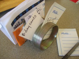 Reuse Slinky As Note Holder on your desk.