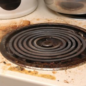 http://img.thrfun.com/img/010/740/dirty_drip_pan_and_stove_top_s2.jpg