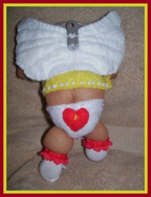 Tushy of yellow shirted Cupid, diaper detail.