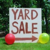 yard sale sign with balloons