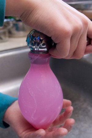 Filling Balloon With Sprayer