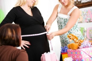 Guess How Big The Expectant Mother is