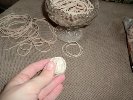 Wrapping rubber bands 1