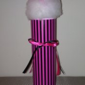 Pringles can straw dispenser in the shape of an ice cream soda.