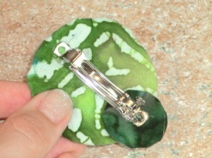 Back of green barrette showin placement of leaf.