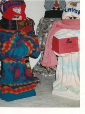2x4 Christmas Carolers