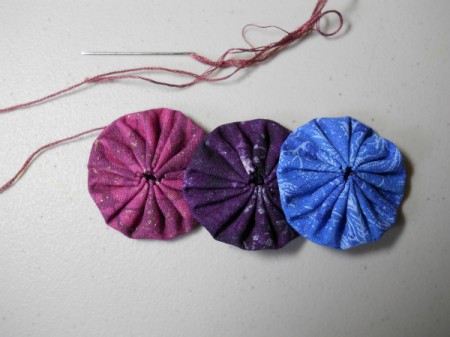 Example of three yo yos attached to begin garland.