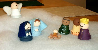 Small clay pot nativity characters.
