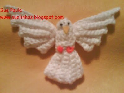 Free Crochet Pattern: Vanna's Glamour&#174; Holiday Dove Ornament