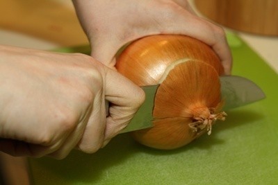 Chopping the end off an onion