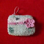 Pink and white plarn coin purse with flower