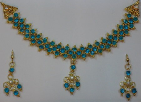 beaded pendant necklace and matching earrings