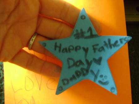 Foam star with "Happy Father's Day" written on it