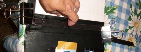 Shows how purse straps are attached to planner with binder clips
