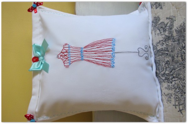 Finish embroidered cloth napkin pillow.