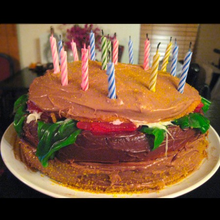 Cake decorated to look like a hamburger