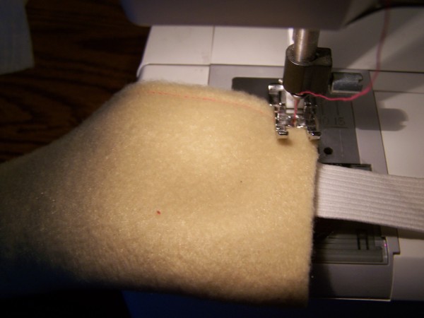 sewing machine sewing seam of wrap cushion