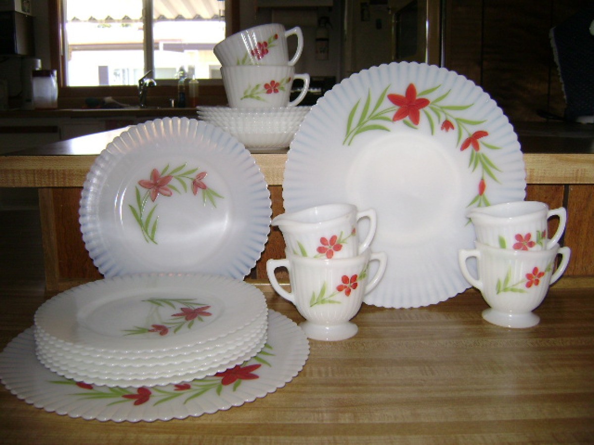 Determining the Value of a 1940s Tableware Set? ThriftyFun