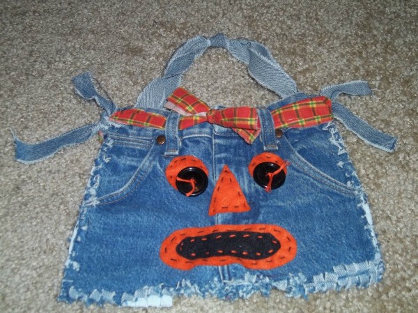 Finished Halloween jean bag, complete with face and belt.