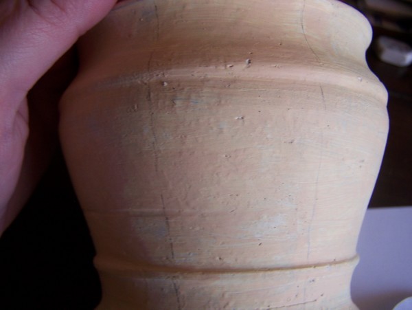 Line connecting marks on pot