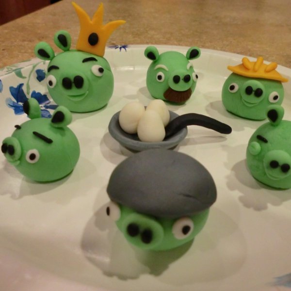 The pigs for the Angry Birds cake.