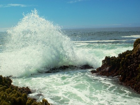 Wave Breaking on Rocks