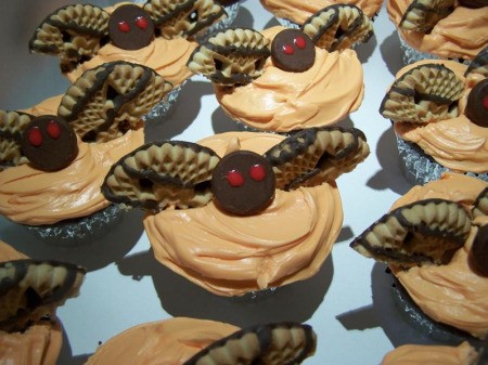 Bat cupcakes with cookie wings.