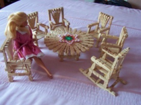 Doll furniture made out of clothespins.