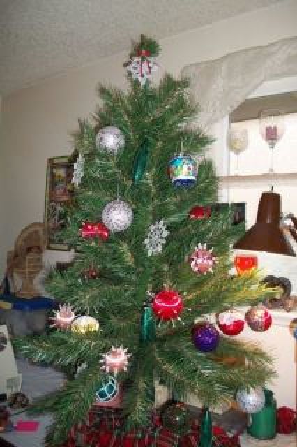 Pretty Little Christmas Tree with Homemade Ornaments