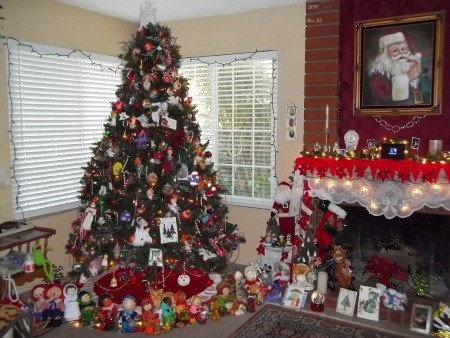 Rotating Christmas tree in Decorated Living Room