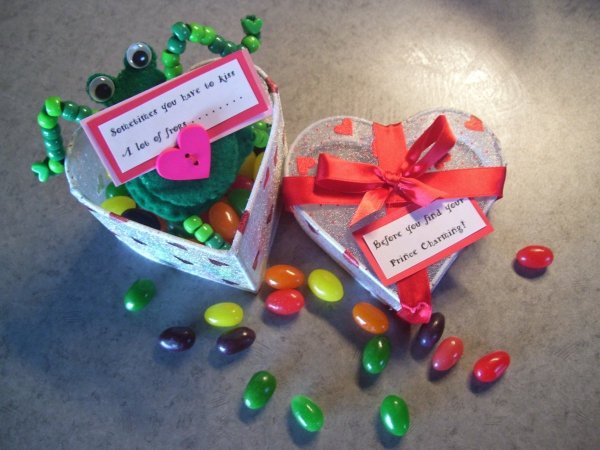 Funny Frog Valentine - Heart shaped box, frog, and jelly beans.