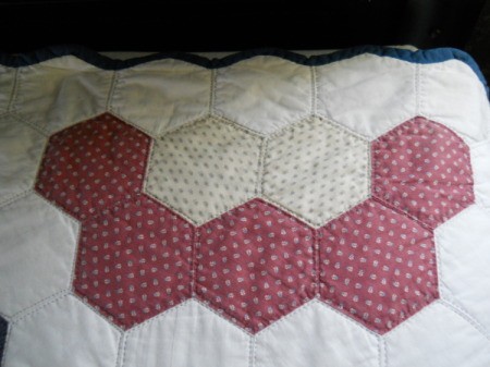 Flower Garden Quilt: partial flower block to finish top and bottom edges.