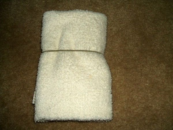 Elastic band to form head.