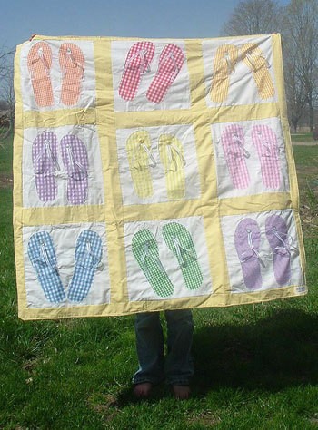 A quilt made with a flip flop pattern.
