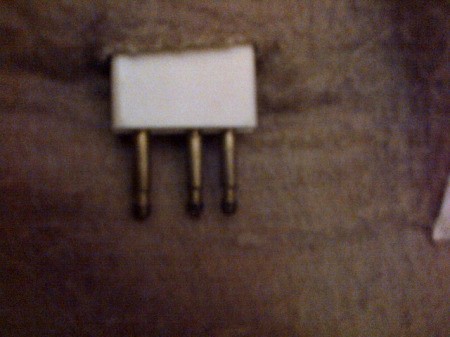 Three prong electric blanket connector.