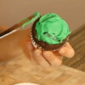 How to Make St. Patrick's Day Cupcakes